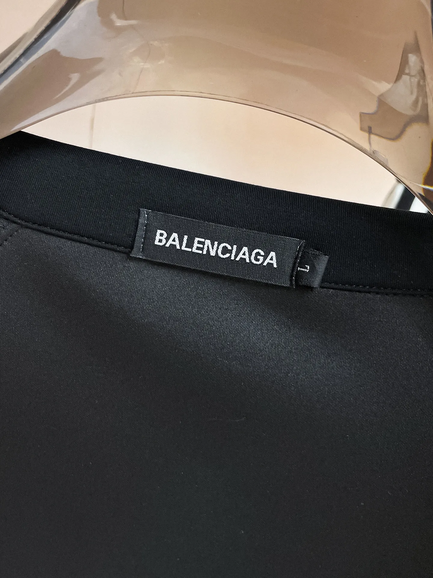 Balenciaga 2026 New Arrival counter Same Style casual suit, Breathable, comfortable and casual! Full of high-end feel! The details are exquisite and high-end, and the workmanship is impeccable! The original Premium fabric is very high-end! The fabric is crisp and anti-wrinkle Wear-Resistant, warm, neat and stylish. Everyone must buy a set this autumn and winter. They must look cool and cool when wearing them. We especially recommend Sizes M-3XL